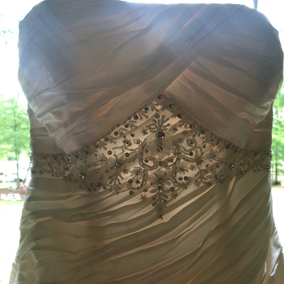 Brand new wedding gown never worn!! - Picture 2 of 3